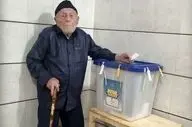  پیرمرد ۱۱۵ ساله دولت‌آبادی پای صندوق رأی 