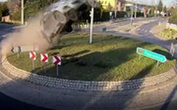 راننده مست خودرو را به پرواز درآورد