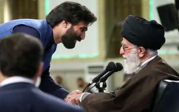 مدح زیبای امیرالمؤمنین(ع) در حضور رهبر انقلاب