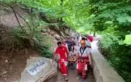 تلاش 7 ساعته نجاتگران؛ مسافر مشهدی از سقوط مرگبار در آبشار شیرآباد نجات یافت