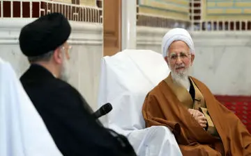 توئیت های مشفقانه «آیت الله» به دولت رئیسی/ جاده ای که رئیسی در آن ایستاده،احمدی نژاد در انتهای آن است