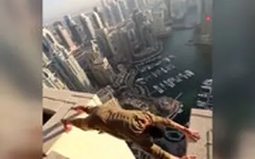  پارکور نفس‌گیر بر لبه‌ بام آسمان‌خراش‌ها!
