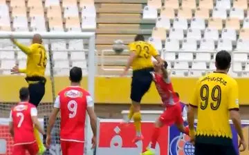 گل اول سپاهان به پرسپولیس با ضربه سر زیبای محمد مهدی محبی + ویدئو