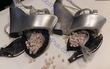 عکس/ جاسازی عجیب "ترامادول" در کفش زنانه!