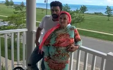 بوسه همسر روناک یونسی برای وی پس از بدنیا آمدن فرزند دوم