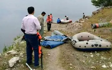 اولین عکس از حضور پلیس در صحنه قایق سواری دختران بدون لباس داخل سد لفور