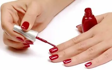 لاک زدن چه بلایی سر ناخن ها می آورد؟
