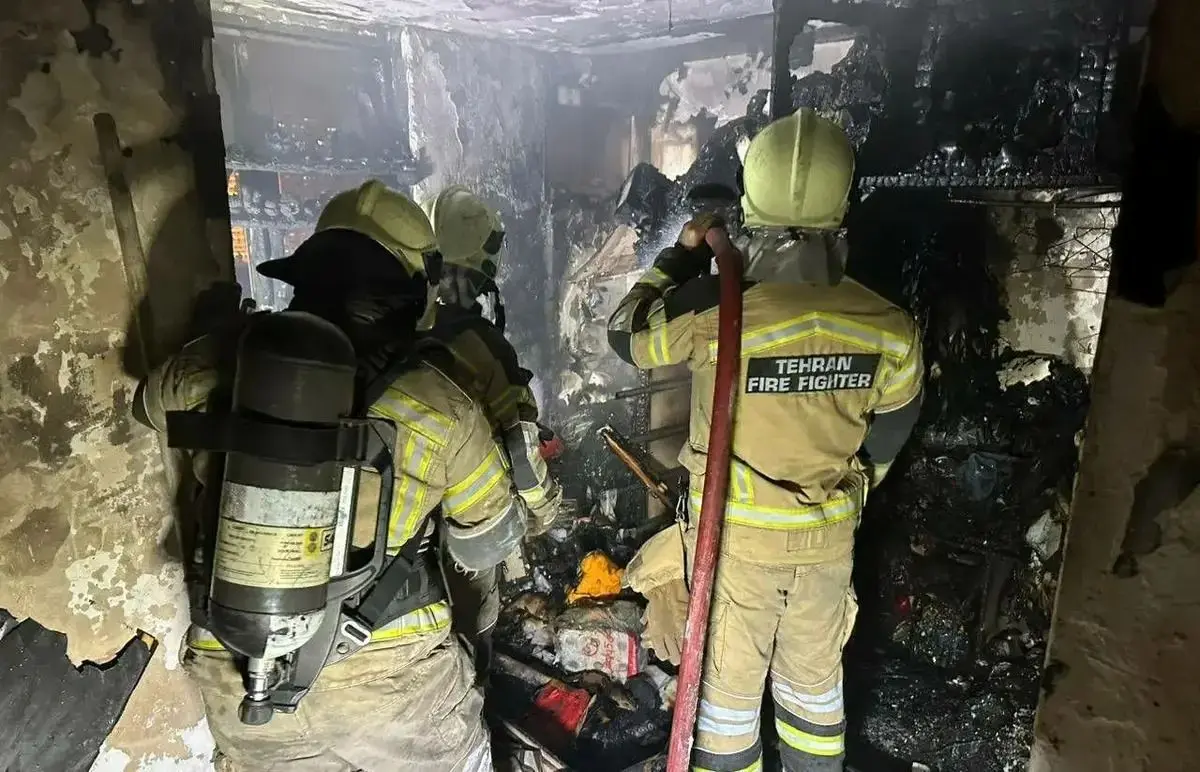 آتش‌سوزی بزرگ در شهرک راه‌آهن | مجتمع ۵۴ واحدی درگیر حادثه
