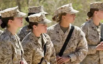 تصاویر برهنه تفنگداران زن!/ چالش جدید پنتاگون