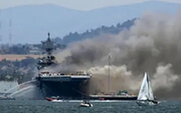  جدیدترین تصاویر منتشر شده از انفجار و آتش سوزی در ناو آمریکایی بانهام ریچارد