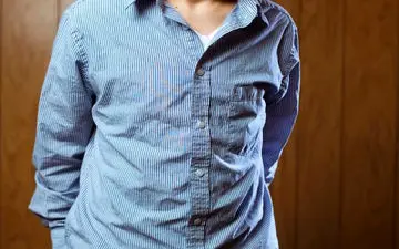 چطور بدون اتو لباس‌های چروک را صاف کنیم؟ معرفی ۶ روش کاربردی