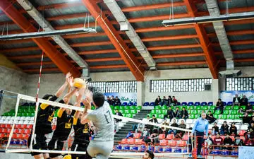 دیدار تیم‌های بانک گردشگری کرمانشاه با سایپا اصفهان در لیک دسته یک والیبال کشور