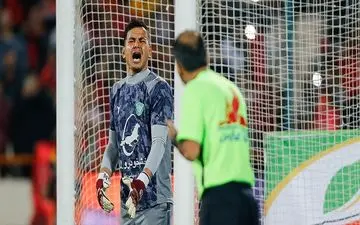 شعار علیه لک و اعتراض شدید استقلالی‌ها به داور/ صدر جدول گلزنان در اختیار آبی‌ها