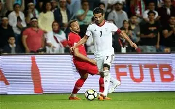  شجاعی اولین کارت زرد ایران را گرفت