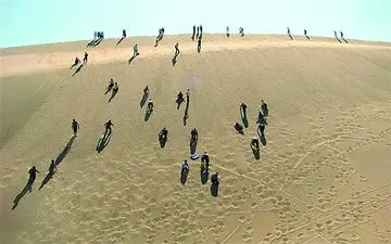 کودک گم شده به آغوش خانواده برگشت +عکس