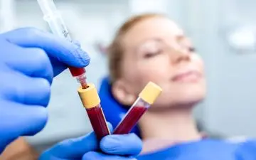 «ماسک قاعدگی» ترند عجیب شبکه‌های اجتماعی: آیا خون پریود واقعاً پوست را ترمیم می‌کند؟