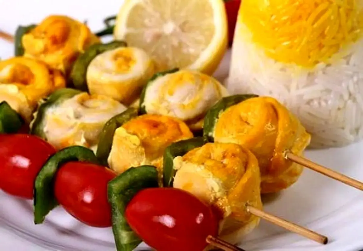 طرز تهیه رول کباب مرغ؛ غذای خوشمزه و رستورانی به روش تابهای