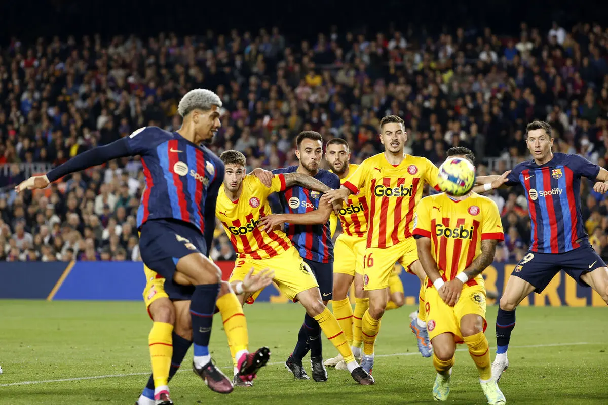 توقف بارسلونا در دربی کوچک کاتالونیا؛ بازی ناامیدکننده صدرنشین در شب تشویق مسی
