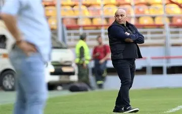 شعار هواداران فولاد علیه منصوریان 