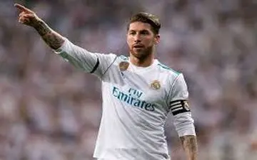 گشت و گذار راموس در امارات با لباس عربی