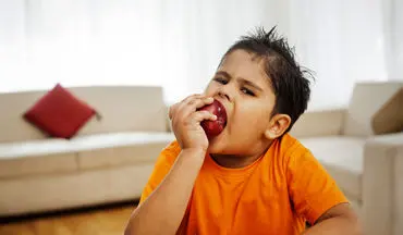 لزوم خوردن سیب برای کودکان چاق