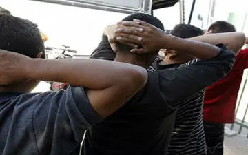 
کشف محموله قاچاق انسان داخل بار کشمش