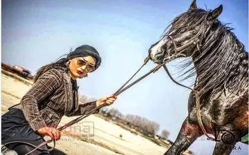 تیپ سوارکاری شقایق دلشاد در ورامین (عکس)