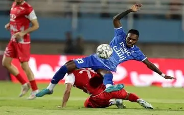 پرسپولیس نیمه اول بازی با استقلال خوزستان را با خوش شانسی تمام کرد