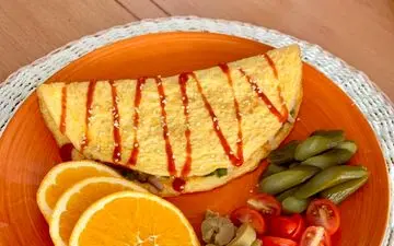 طرز تهیه املت چینی خوشمزه با قارچ و پنیر پیتزا: سریع و لذیذ