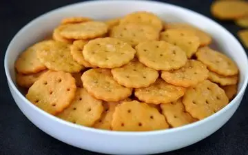 طرز تهیه کراکر بیسکویتی خانگی / میان‌وعده‌ای عالی برای پذیرایی