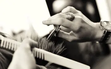 مراسم سنتی کوتاه کردن مو با داس!+فیلم