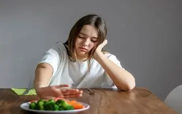 خداحافظی با جوانی: ۱۰ عادت وحشتناکی که پوستتان را پیر می‌کنند!