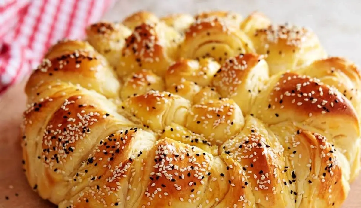طرز تهیه نان پوآچای سیر ترکیهای؛ نانی نرم، خوشعطر و مخصوص صبحانه یا عصرانه