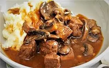 طرز تهیه  خورش قارچ با گوشت چرخ کرده !