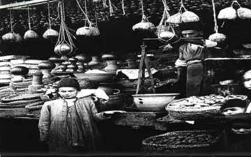 نمایی از سوپرمارکت در عهد قاجار +تصویر