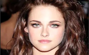  اعتراض عجیب اما جالب خانم بازیگر/پابرهنه روی فرش قرمز "کن"