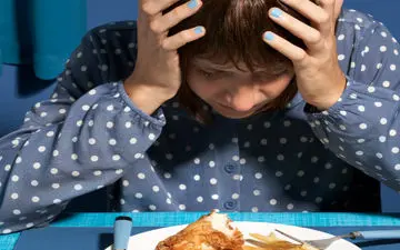 آیا درمان میگرن با رژیم غذایی مناسب امکان‌پذیر است؟