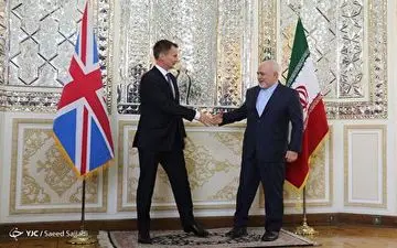 وقتی جرمی هانت دیر سر قرار حاضر می‌شود!+فیلم