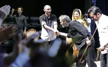 جهانگیر الماسی روی صحنه‌ی تئاتر چه گفت؟