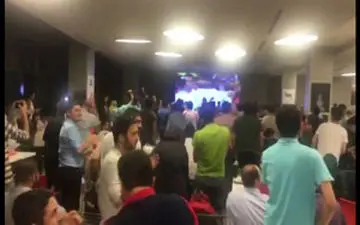 شادی مردم در پردیس چارسو پس از گل سردار به ازبکستان + فیلم