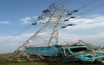 لحظه برخورد کامیون به دکل 400 کیلو ولت+فیلم 