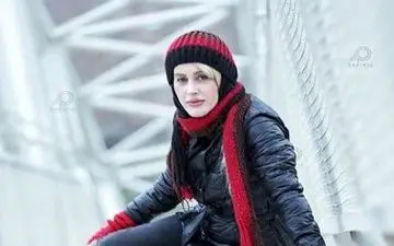 تیپ و ژست جالب گلشید بحرایی، کف زمین (عکس)