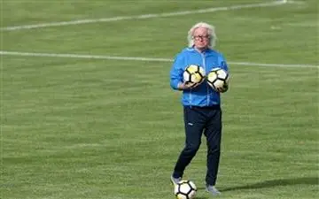  سرمربی آلمانی استقلال بامداد امشب تهران را ترک می کند