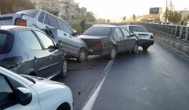 مشکوک بودن سُر خوردن سریالی خودروها در جاده نوشهر!