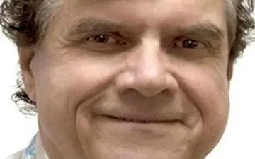 استاد منحرف دختران دانشجو پزشکی را به مطبش می کشاند + عکس