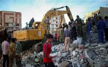  بازدید سینماگران از روستاهای زلزله زده سر پل ذهاب