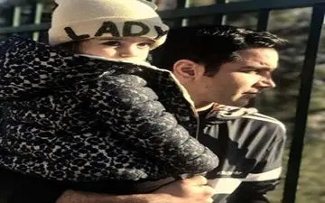 عکسی دیدنی از محسن یگانه و دخترش