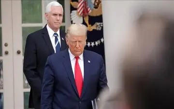 ترامپ همچنان پشت درهای بسته می‌گوید هرگز استعفا نمی کند!