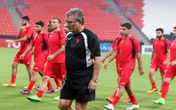 پرفسور از حریفان17 اتوبوس خواست!