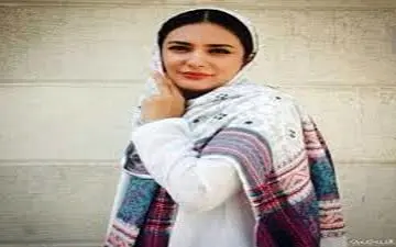 عکس | «لیندا کیانی» در پشت صحنه «اینجا خانه من است» 